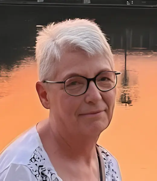 Headshot of CFR Staff Therapist Jayne Weisberg, LPC.